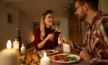 Anti Ditolak! Inilah 12 Cara Mengajak Pacar untuk Dinner Romantis, Salah Satunya Buat Undangan Kreatif
