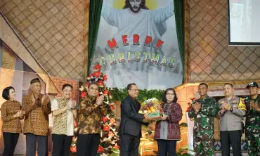 "Pj Wali Kota Kediri Zanariah Ajak Warga Rayakan Natal dengan Damai"